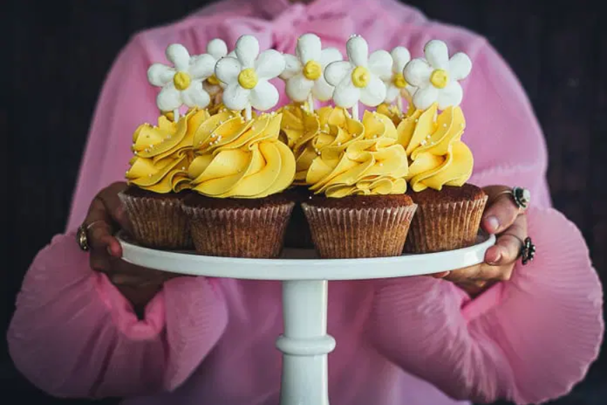 Dramatic Daisy Cupcakes