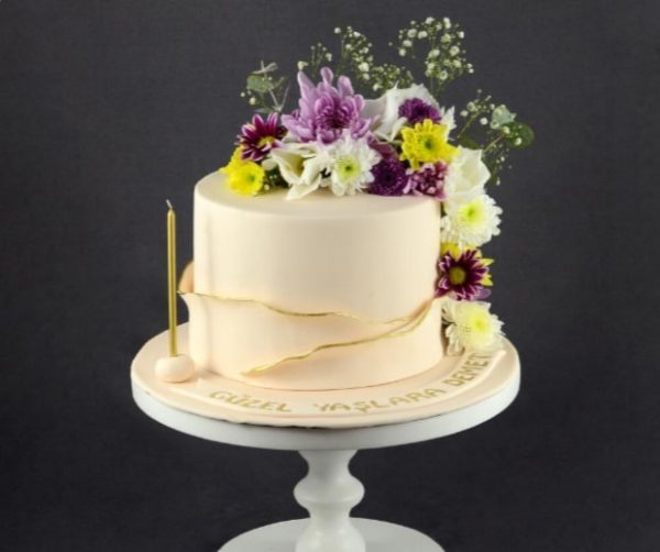 Elegant Cake Adorned with Flowers